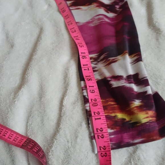 Lululemon Women's Size 6 Wunder Under Wild Berry Rumble Cropped Leggings - Picture 12 of 12